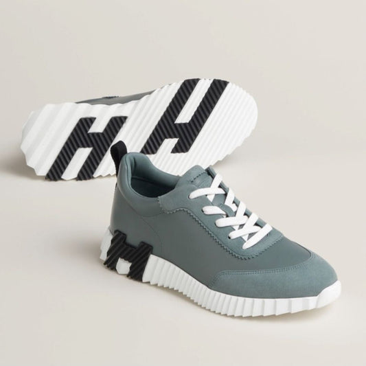 Sneakers Bouncing