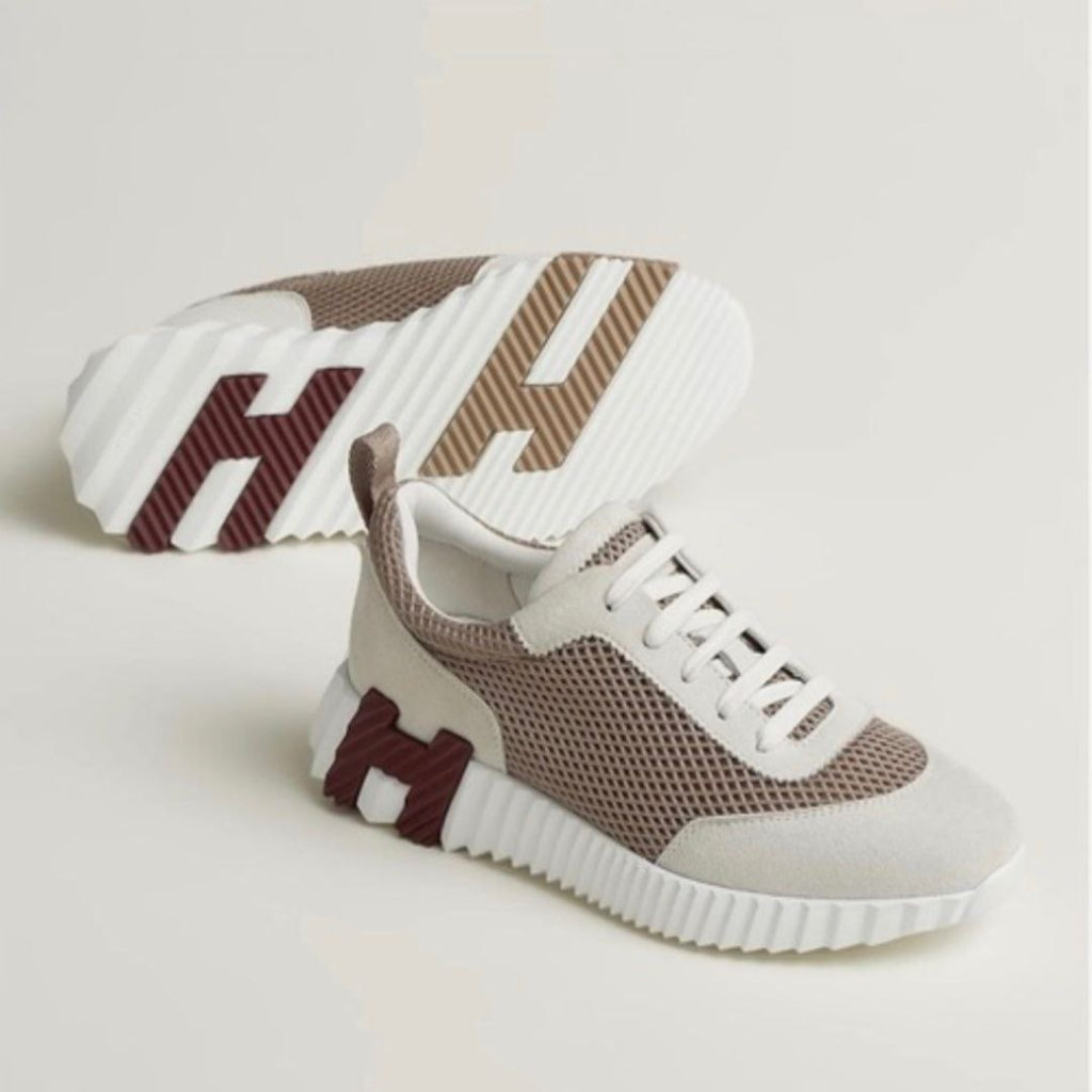 Sneakers Bouncing