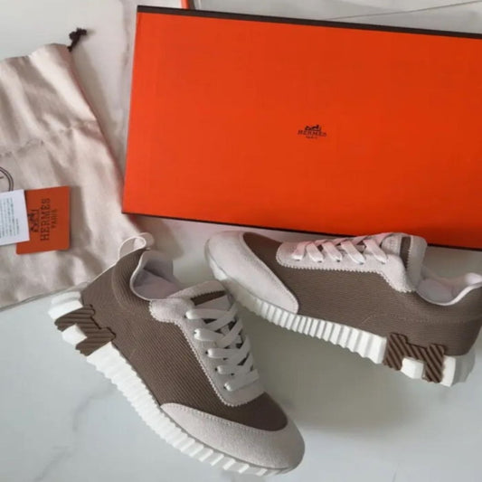 Sneakers Bouncing